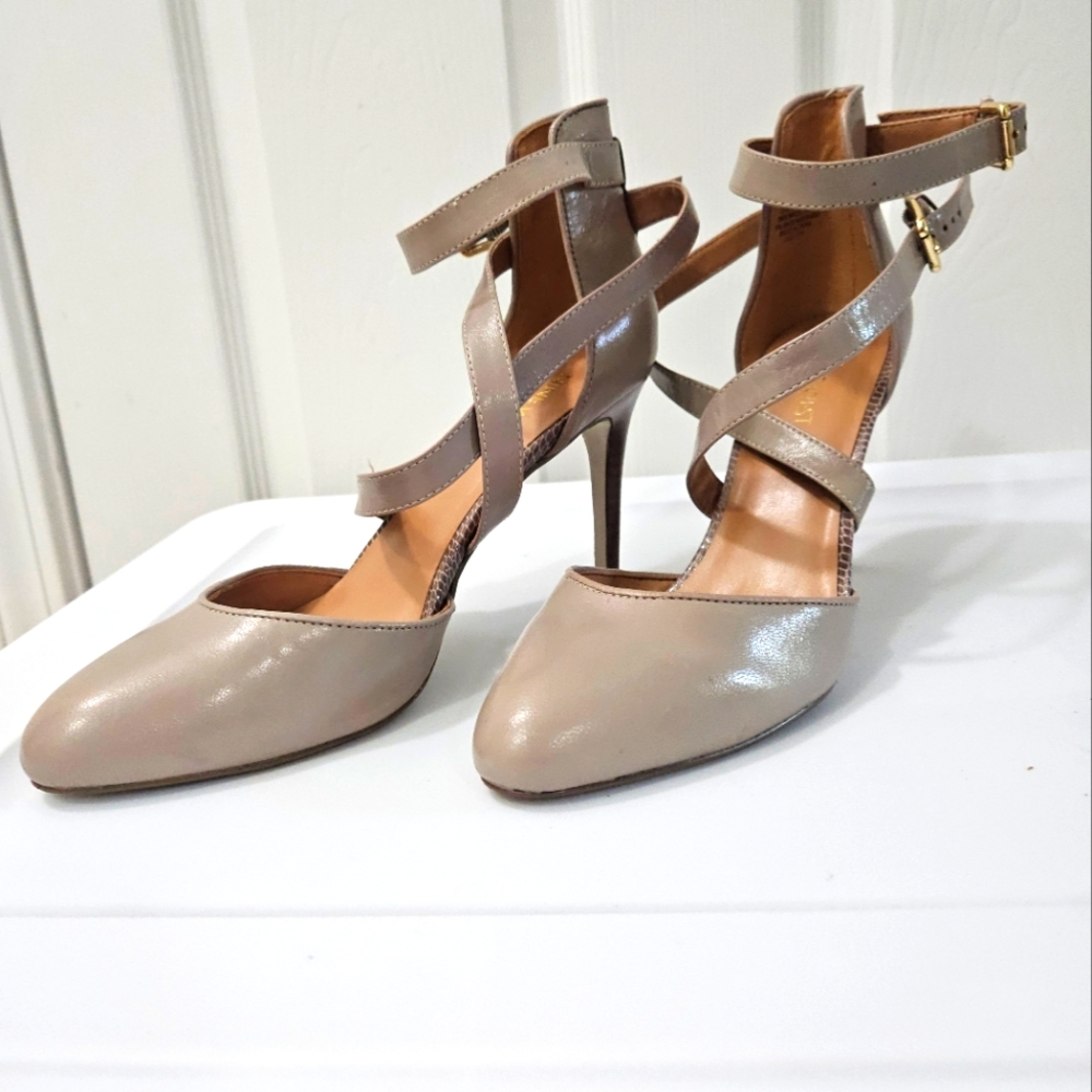 Nine West Women's Beige Strappy Heels With Covered Toe.